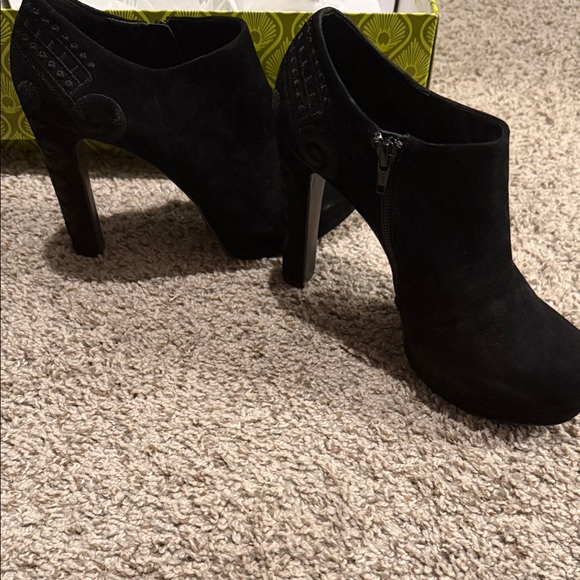 Giani Bini Noelle Black Heeled Ankle Boots 5.5 in - Picture 3 of 8